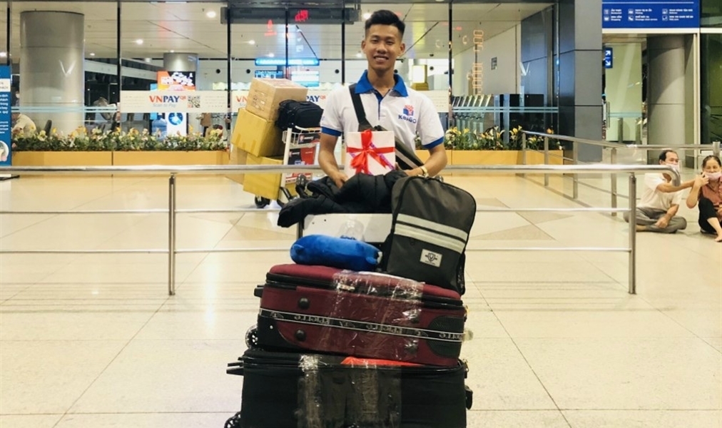 タンソンニャット空港で塗装業の実習生1名を見送り！